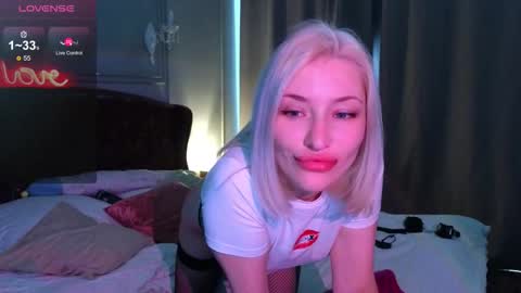 Snapshot of alexa_novak chatting on 09-11-25, 02:22 Alexa online show from 09-11-25, 02:22