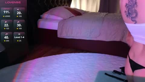 Snapshot of alexa_novak chatting on 09-21-25, 01:51 Alexa online show from 09-21-25, 01:51