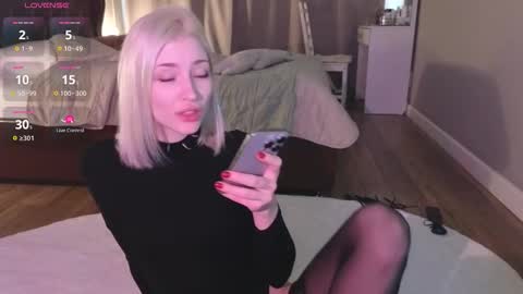 Snapshot of alexa_novak chatting on 10-19-25, 02:23 Alexa online show from 10-19-25, 02:23