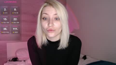 Snapshot of alexa_novak chatting on 11-18-25, 02:39 Alexa online show from 11-18-25, 02:39