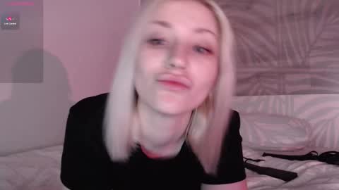 Snapshot of alexa_novak chatting on 11-19-25, 02:50 Alexa online show from 11-19-25, 02:50