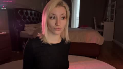 Snapshot of alexa_novak chatting on 11-23-25, 02:55 Alexa online show from 11-23-25, 02:55