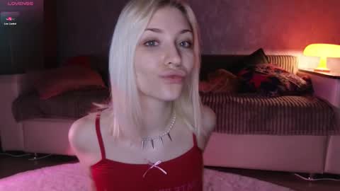 Snapshot of alexa_novak chatting on 11-28-25, 03:42 Alexa online show from 11-28-25, 03:42