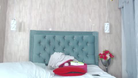 Snapshot of alexa_roussee chatting on 01-17-25, 06:26 Alexa online show from 01-17-25, 06:26