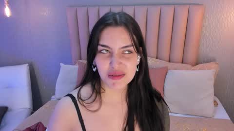 Alexa Thaylor online show from 09-30-25, 03:39