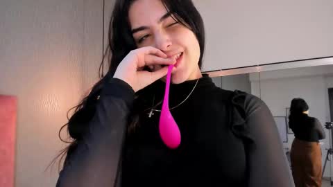 Alexa Thaylor online show from 11-24-25, 01:55