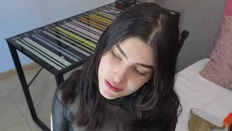 Alexa Thaylor online show from 04-22-26, 06:42