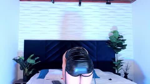 alexa_vandercloude online show from 10-18-25, 08:53