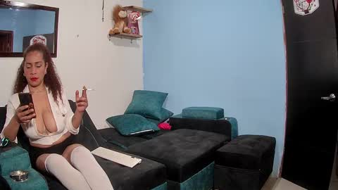 Snapshot of alexaandtom chatting on 09-19-25, 12:56 Alexa  y tom online show from 09-19-25, 12:56