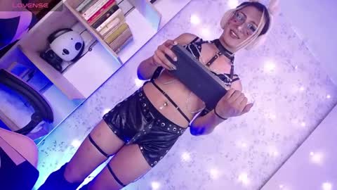 alexaavandercloude online show from 05-05-26, 09:12