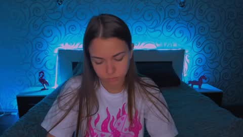 Snapshot of alexabarkley chatting on 12-03-24, 06:26 angel online show from 12-03-24, 06:26