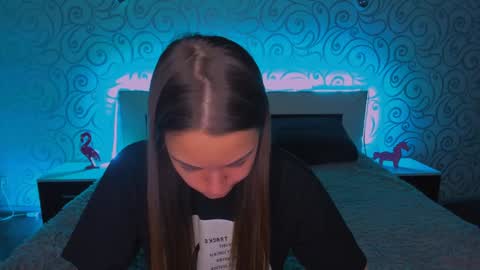 Snapshot of alexabarkley chatting on 12-04-24, 03:04 angel online show from 12-04-24, 03:04