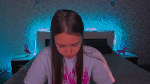 Snapshot of alexabarkley chatting on 12-11-24, 04:28 angel online show from 12-11-24, 04:28
