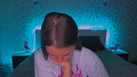 Snapshot of alexabarkley chatting on 12-11-24, 07:31 angel online show from 12-11-24, 07:31