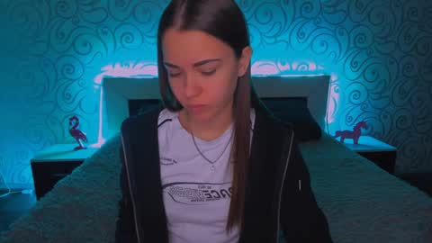 Snapshot of alexabarkley chatting on 12-13-24, 06:21 angel online show from 12-13-24, 06:21