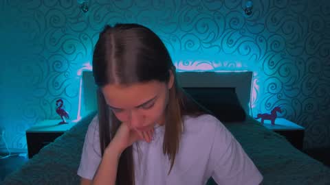 Snapshot of alexabarkley chatting on 12-15-24, 03:24 angel online show from 12-15-24, 03:24
