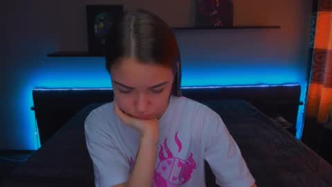 Snapshot of alexabarkley chatting on 03-12-25, 03:13 angel online show from 03-12-25, 03:13