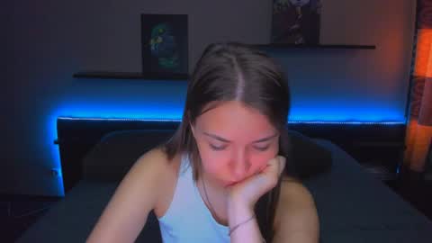Snapshot of alexabarkley chatting on 04-29-26, 01:21 angel online show from 04-29-26, 01:21