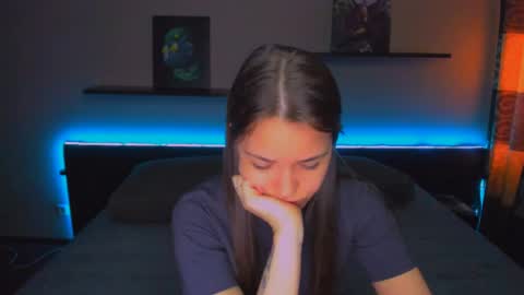 Snapshot of alexabarkley chatting on 05-01-26, 01:54 angel online show from 05-01-26, 01:54