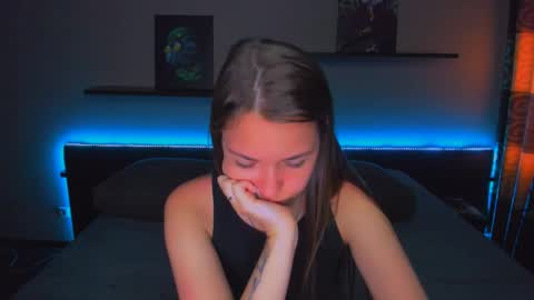 Snapshot of alexabarkley chatting on 05-04-26, 12:39 angel online show from 05-04-26, 12:39