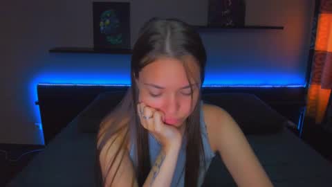 Snapshot of alexabarkley chatting on 05-13-26, 01:25 angel online show from 05-13-26, 01:25