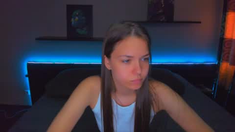 Snapshot of alexabarkley chatting on 05-18-26, 04:29 angel online show from 05-18-26, 04:29