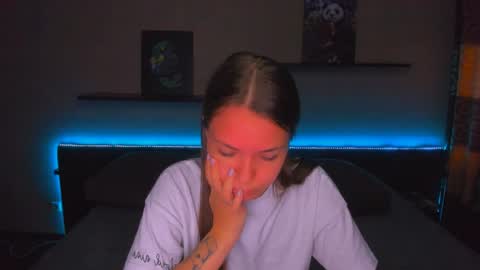 Snapshot of alexabarkley chatting on 05-19-26, 12:38 angel online show from 05-19-26, 12:38