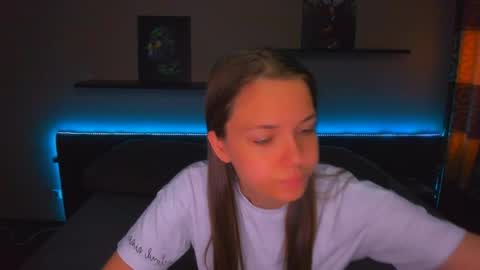 Snapshot of alexabarkley chatting on 05-19-26, 02:18 angel online show from 05-19-26, 02:18