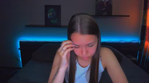 Snapshot of alexabarkley chatting on 05-20-26, 01:01 angel online show from 05-20-26, 01:01