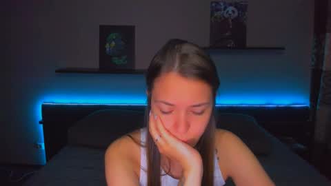 Snapshot of alexabarkley chatting on 05-26-26, 01:23 angel online show from 05-26-26, 01:23