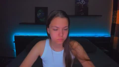 Snapshot of alexabarkley chatting on 06-04-26, 12:49 angel online show from 06-04-26, 12:49