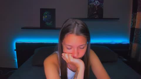 Snapshot of alexabarkley chatting on 06-11-26, 02:53 angel online show from 06-11-26, 02:53