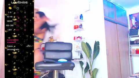 Snapshot of alexafoxxy01 chatting on 06-09-26, 12:00 alexafoxxy01 online show from 06-09-26, 12:00