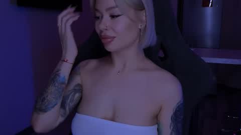 Alexa Mason online show from 10-29-25, 02:25