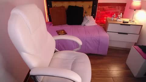 Alexa Moon online show from 02-27-25, 01:38