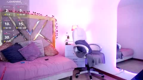 Alexa Moon online show from 10-10-25, 05:56