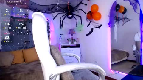 Alexa Moon online show from 10-26-25, 04:35