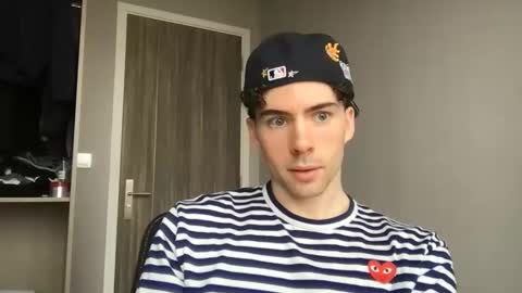 Snapshot of alexander0_ chatting on 02-25-26, 07:18 Alexander online show from 02-25-26, 07:18