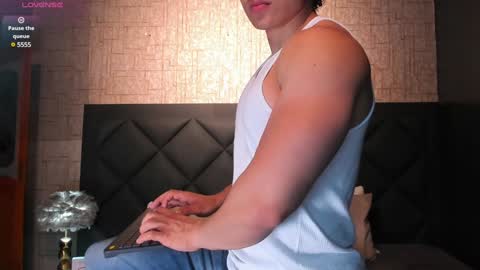 Snapshot of alexander_classy chatting on 02-08-25, 08:09 Alex online show from 02-08-25, 08:09