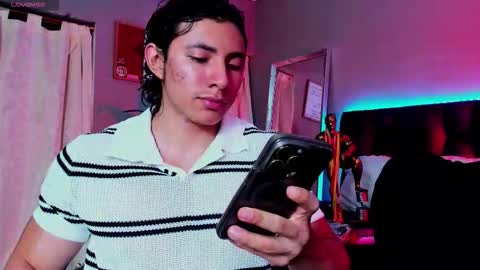 Snapshot of alexander_classy chatting on 12-15-25, 01:21 Alex online show from 12-15-25, 01:21