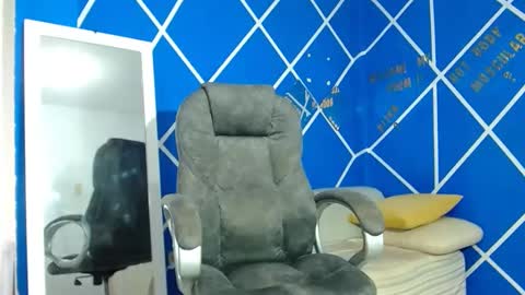 Snapshot of alexander_megan chatting on 09-20-25, 08:43 alexander online show from 09-20-25, 08:43