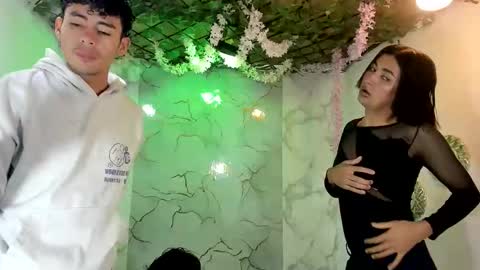 chicos hot online show from 04-26-26, 12:25