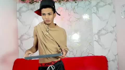 chicos hot online show from 06-29-26, 07:25