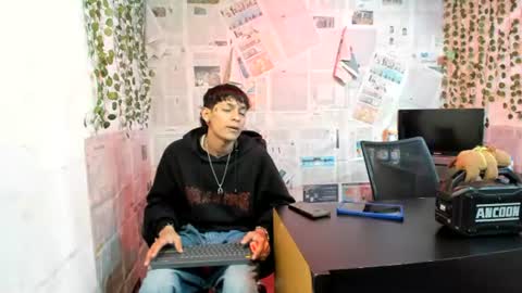 chicos hot online show from 07-18-26, 01:37