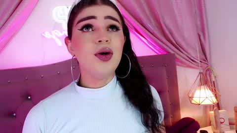 Snapshot of alexandra_evanz chatting on 12-06-24, 11:00 Alexandra Spellman online show from 12-06-24, 11:00