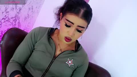 Snapshot of alexandra_evanz chatting on 02-22-25, 10:18 Alexandra Spellman online show from 02-22-25, 10:18