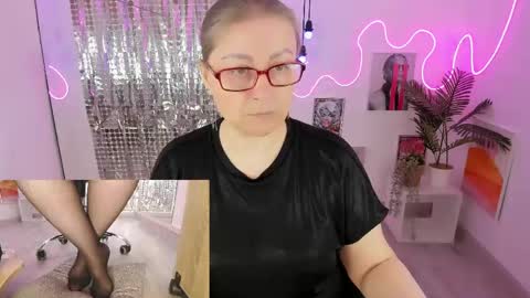 Alexandra online show from 04-24-26, 01:46