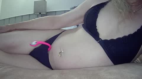 Snapshot of alexassts chatting on 11-29-25, 04:21 alexass online show from 11-29-25, 04:21