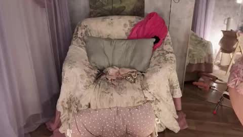 Snapshot of alexbellis chatting on 10-29-25, 12:02 alexbellis online show from 10-29-25, 12:02