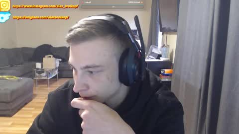 Snapshot of alexbrotkopf chatting on 09-25-25, 02:10 Alex online show from 09-25-25, 02:10